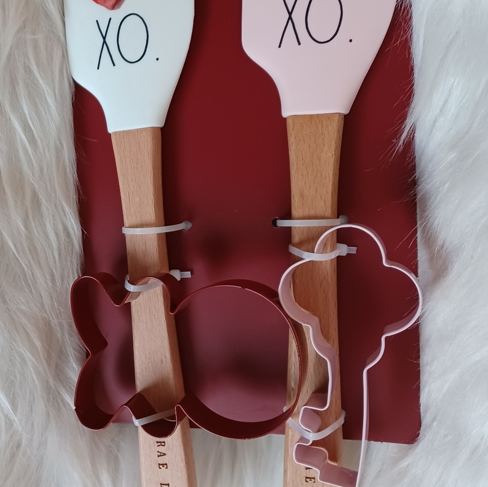 Rae Dunn Spatula and Cookie Cutter Set